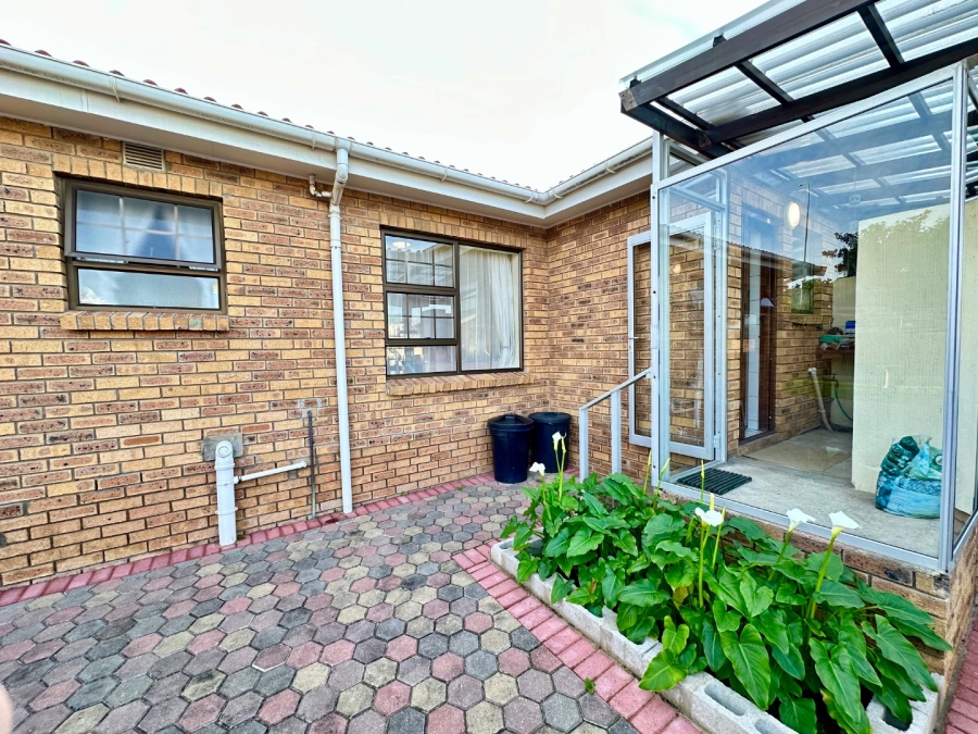 2 Bedroom Property for Sale in Fonteine Park Western Cape
